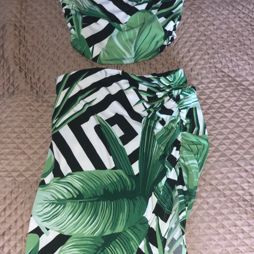 Bundle of clothing (fits small or medium)